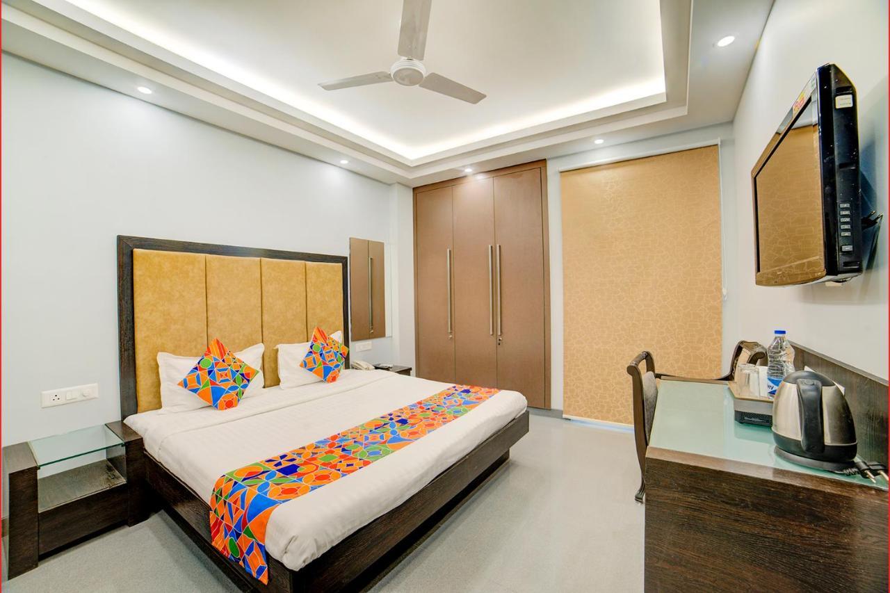 Fabhotel Exotica Greenpark New Delhi Exterior photo