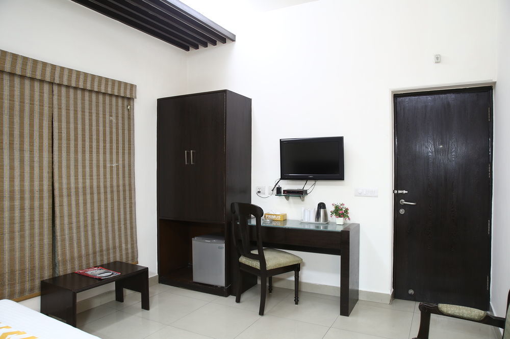 Fabhotel Exotica Greenpark New Delhi Exterior photo
