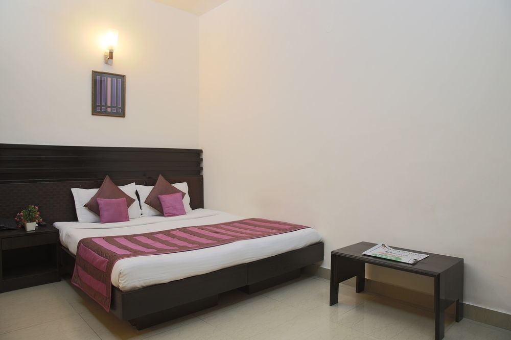 Fabhotel Exotica Greenpark New Delhi Exterior photo