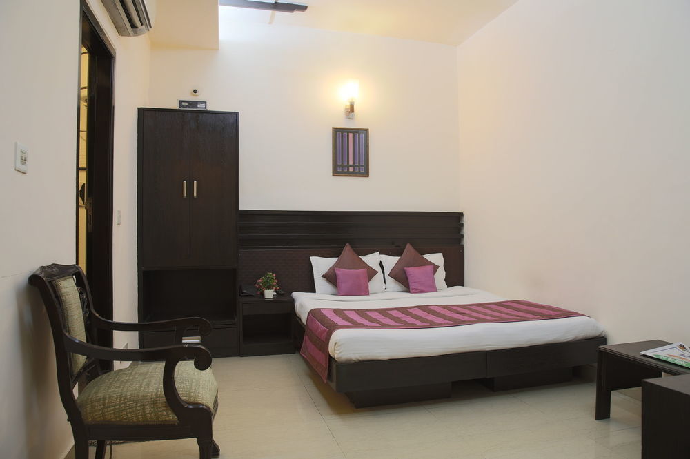 Fabhotel Exotica Greenpark New Delhi Exterior photo