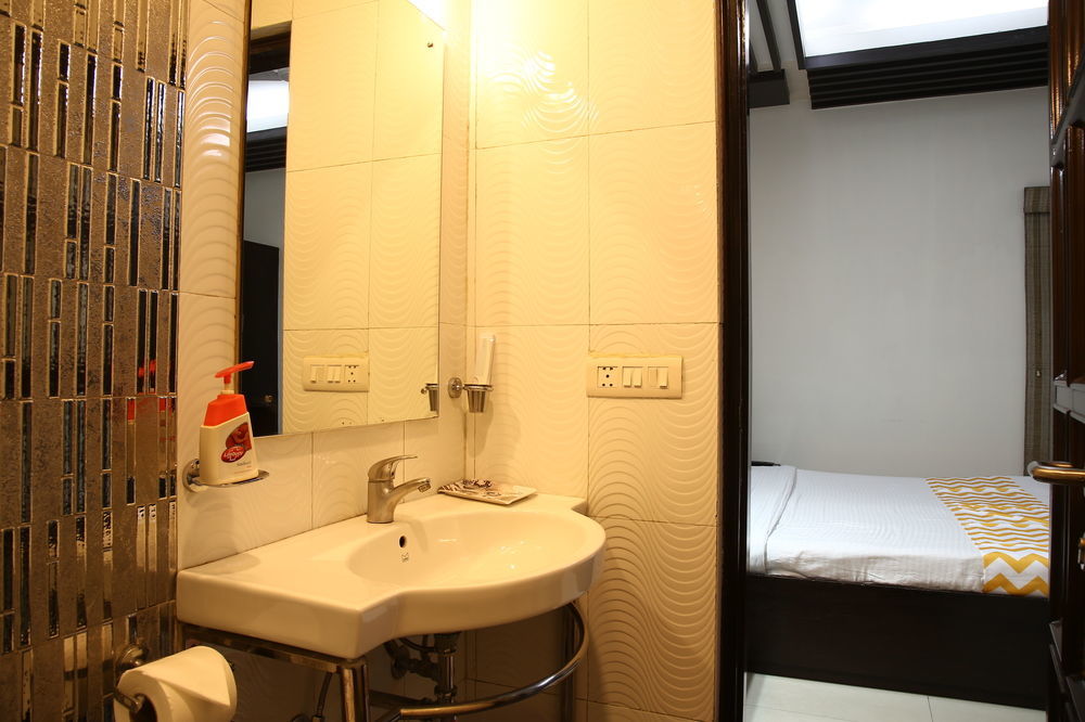 Fabhotel Exotica Greenpark New Delhi Exterior photo