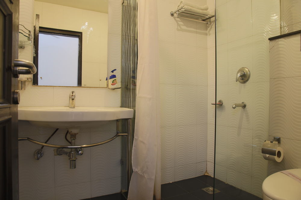 Fabhotel Exotica Greenpark New Delhi Exterior photo